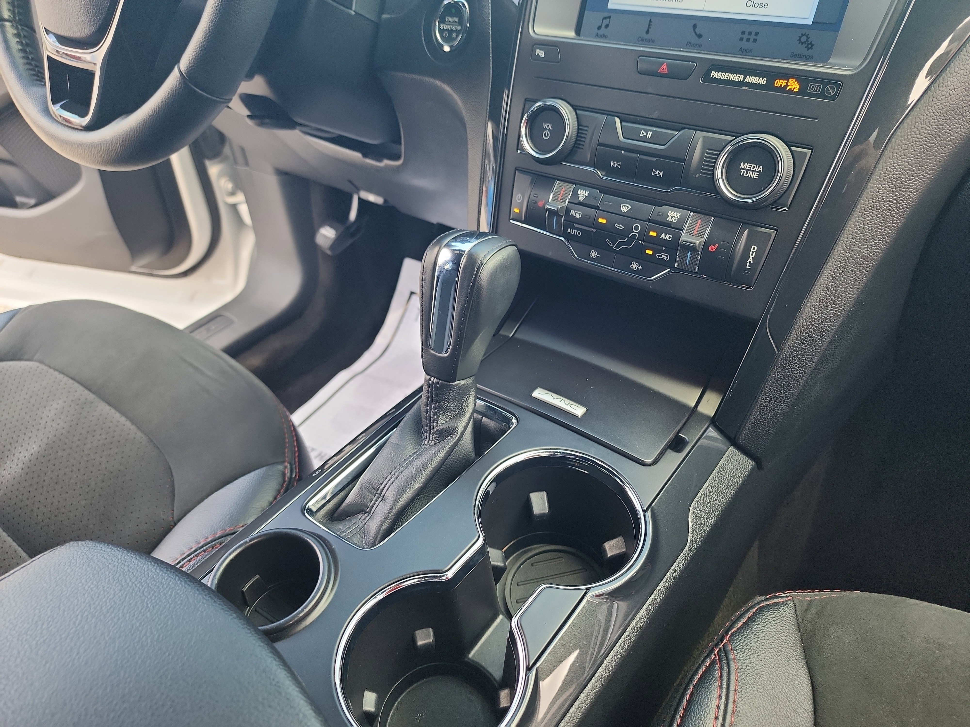 Certified 2018 Ford Explorer XLT w/ Equipment Group 202A image 25