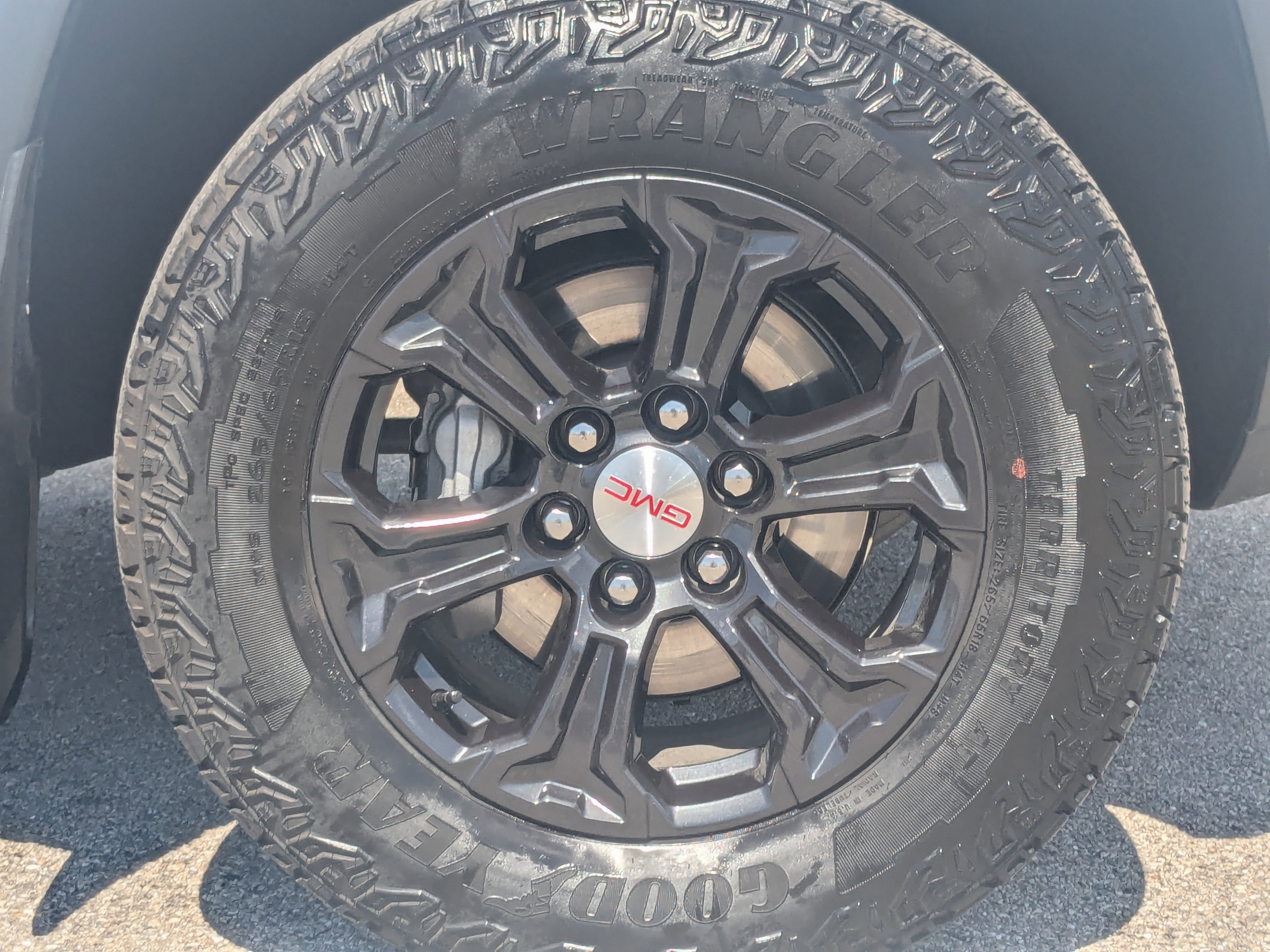 Used 2024 GMC Canyon Elevation w/ Elevation Premium Package image 10