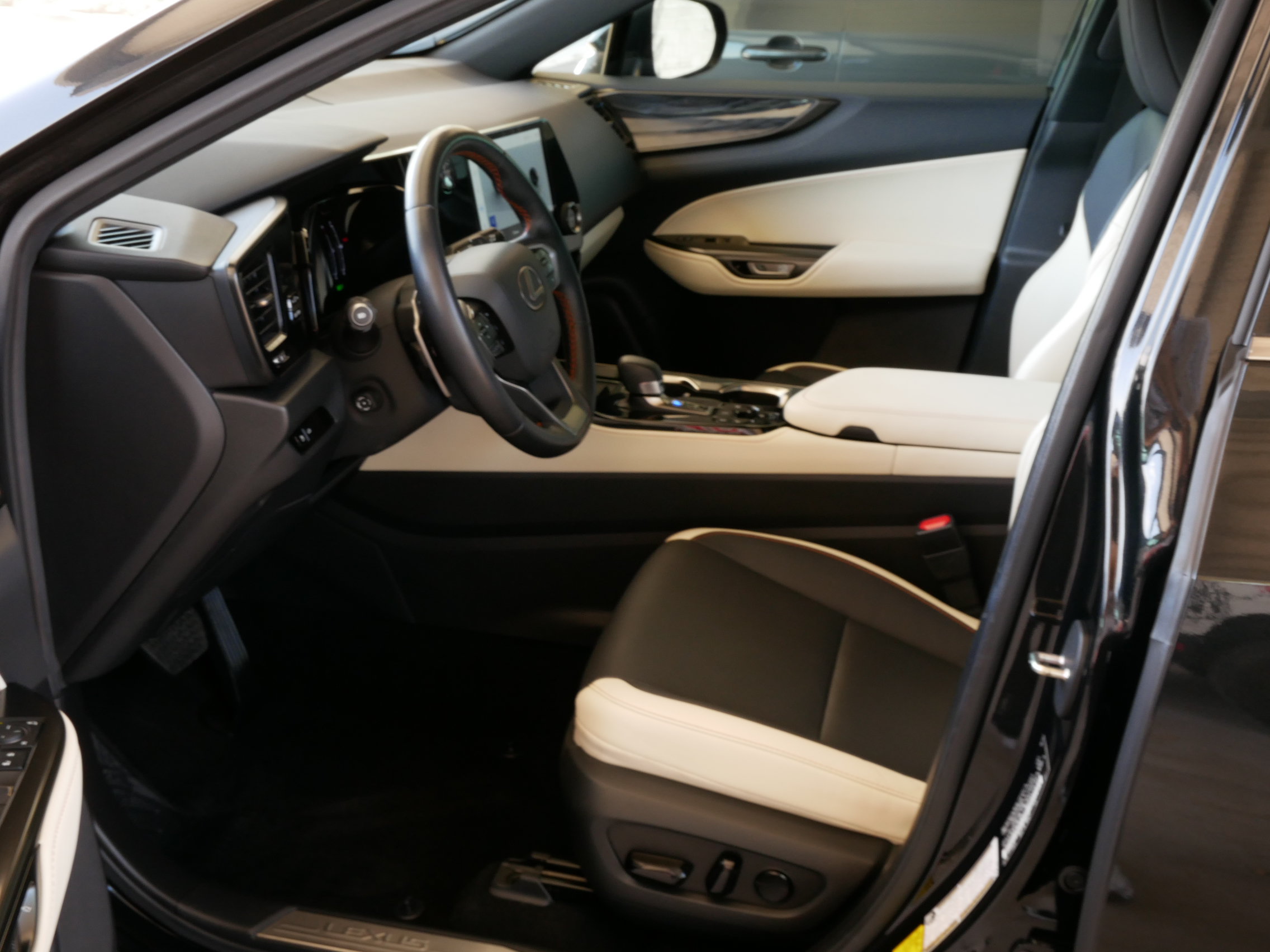 Used 2024 Lexus NX 350h AWD image 4