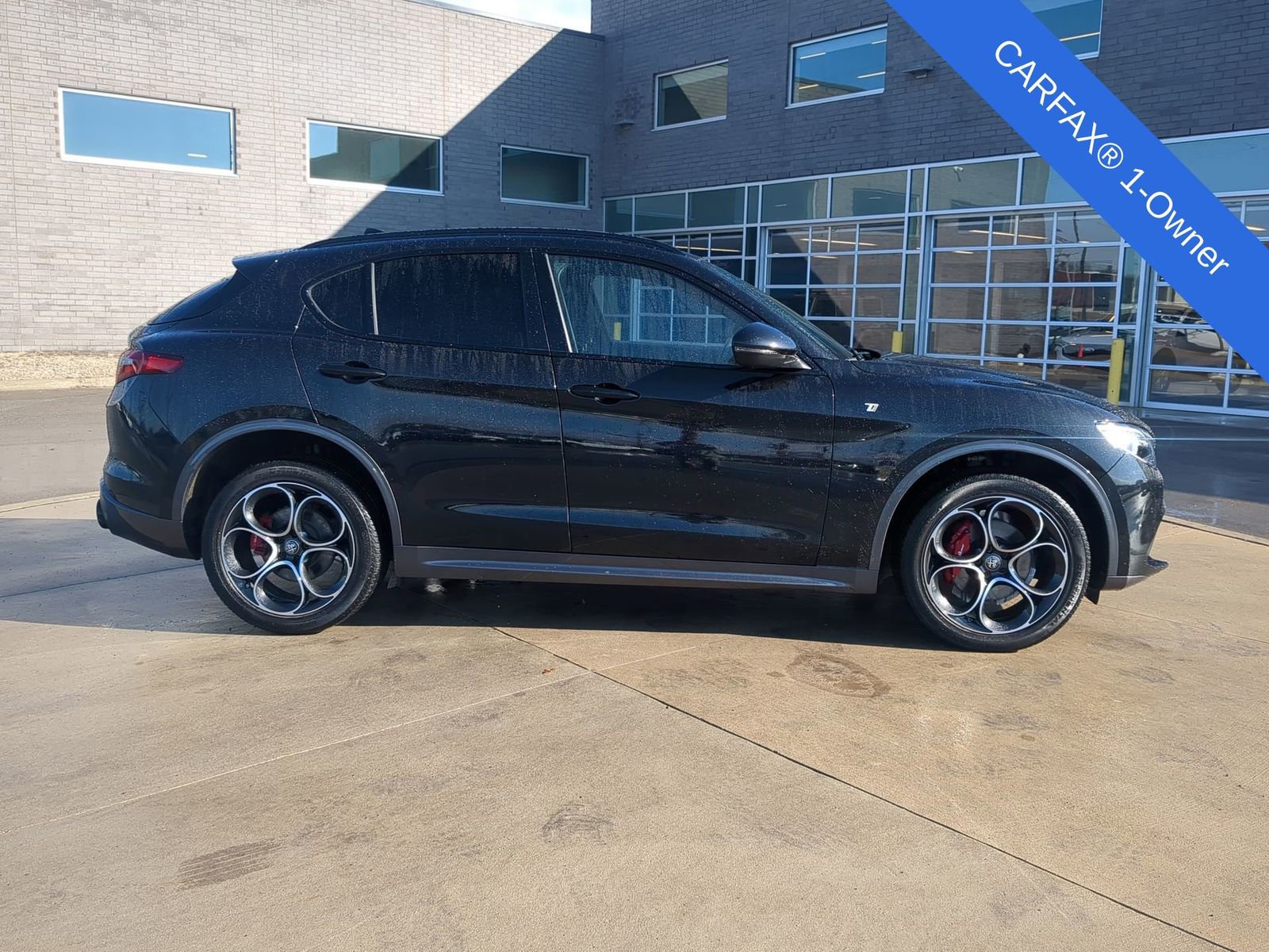 Used 2023 Alfa Romeo Stelvio Ti image 9