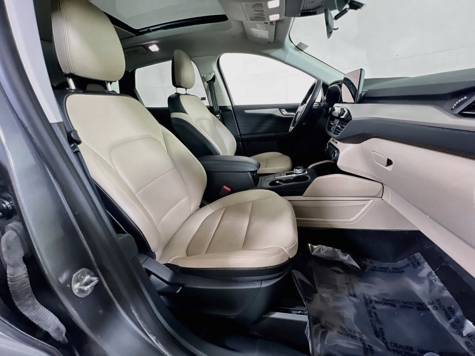 Used 2022 Ford Escape SEL w/ Technology Package FWD image 28