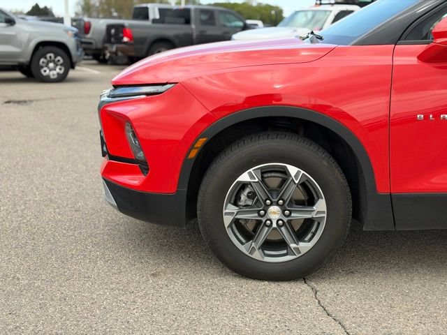 Used 2025 Chevrolet Blazer LT AWD/4WD image 11