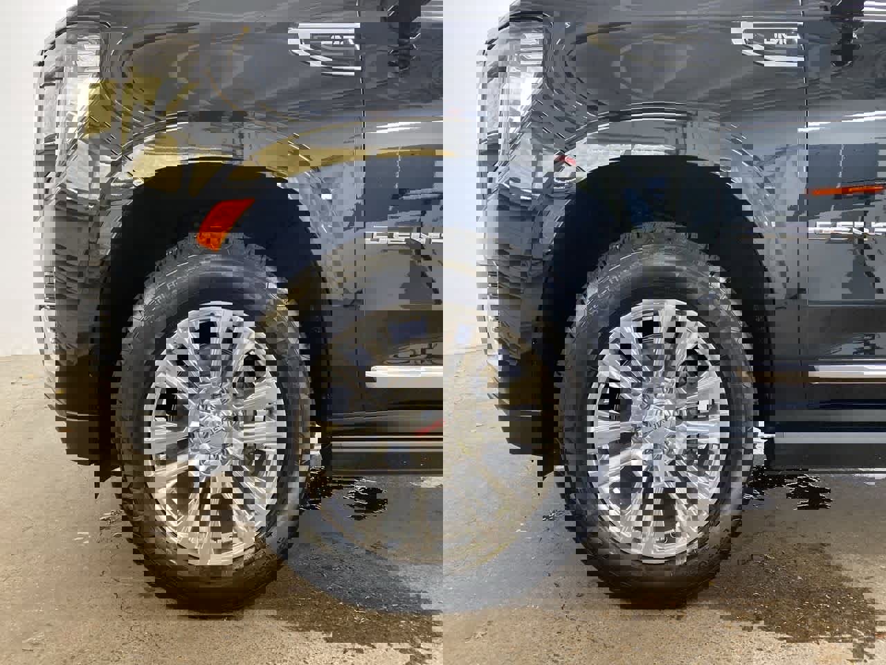 Used 2022 GMC Yukon XL Denali image 11