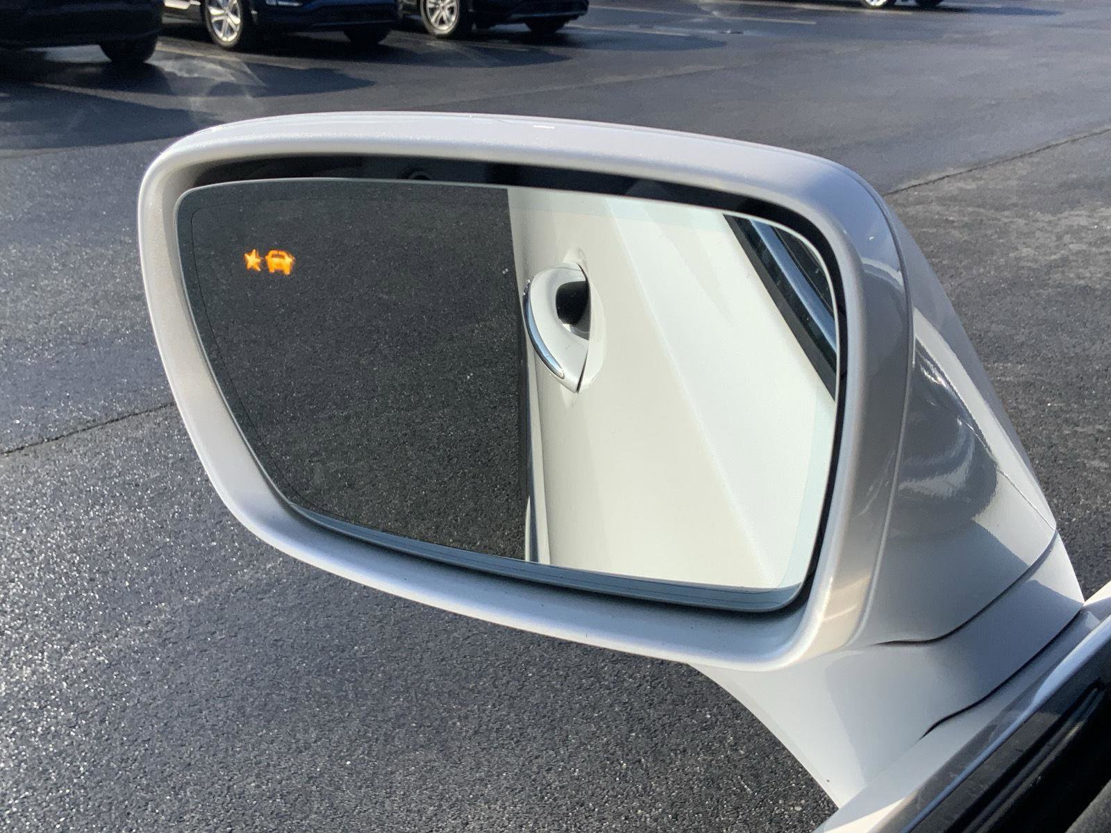 Used 2019 Buick Enclave Essence FWD image 16