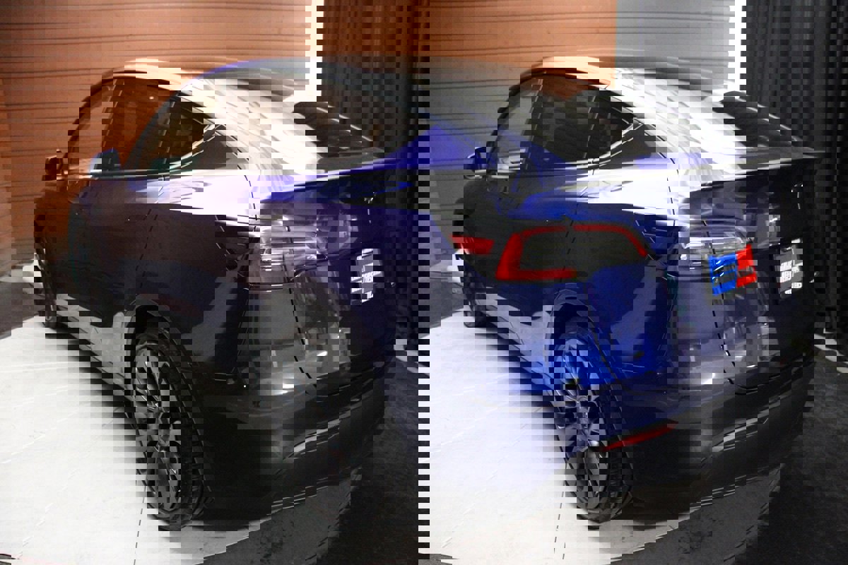 Used 2024 Tesla Model Y Performance image 10