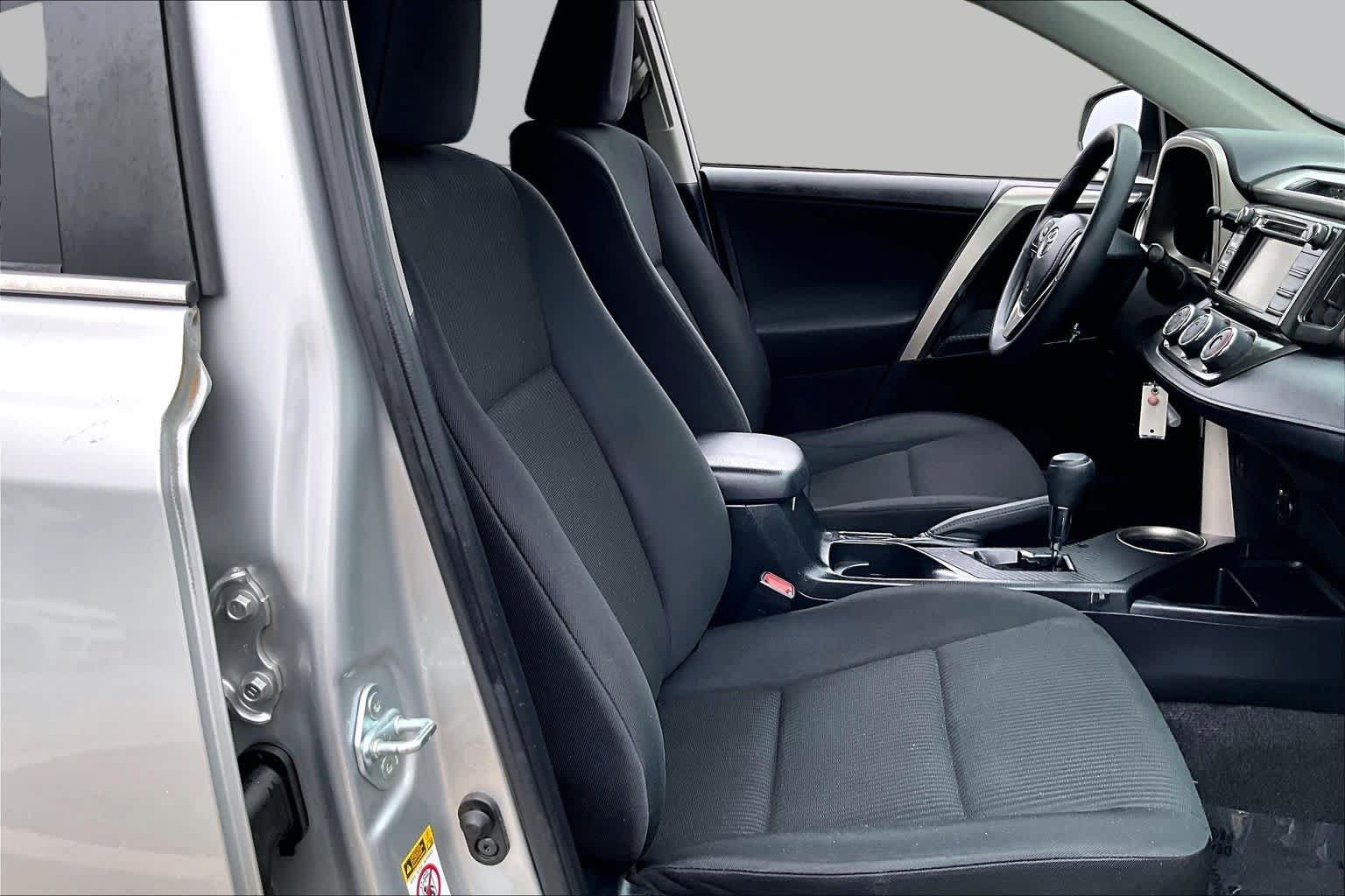 Used 2015 Toyota RAV4 LE FWD image 9