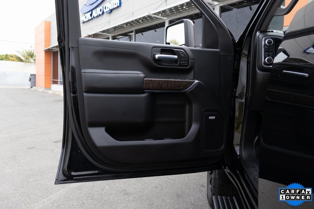 Used 2022 GMC Sierra 2500 Denali w/ Denali Black Diamond Edition AWD/4WD image 12