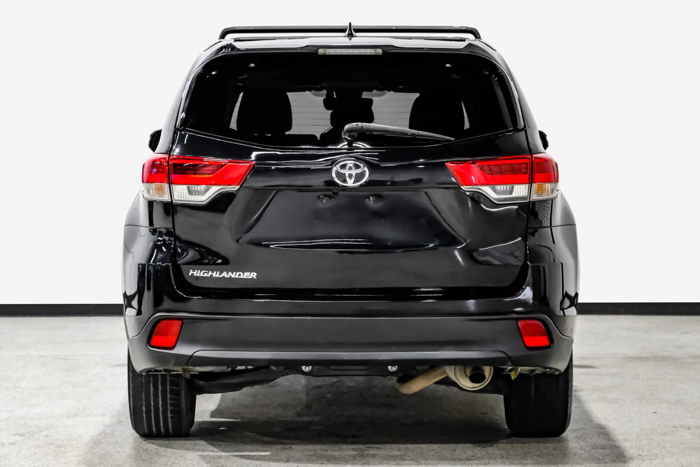 Used 2019 Toyota Highlander XLE FWD image 7