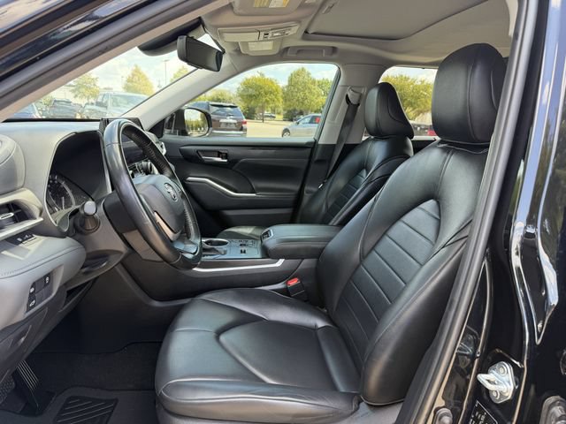 Used 2023 Toyota Highlander XLE FWD image 24