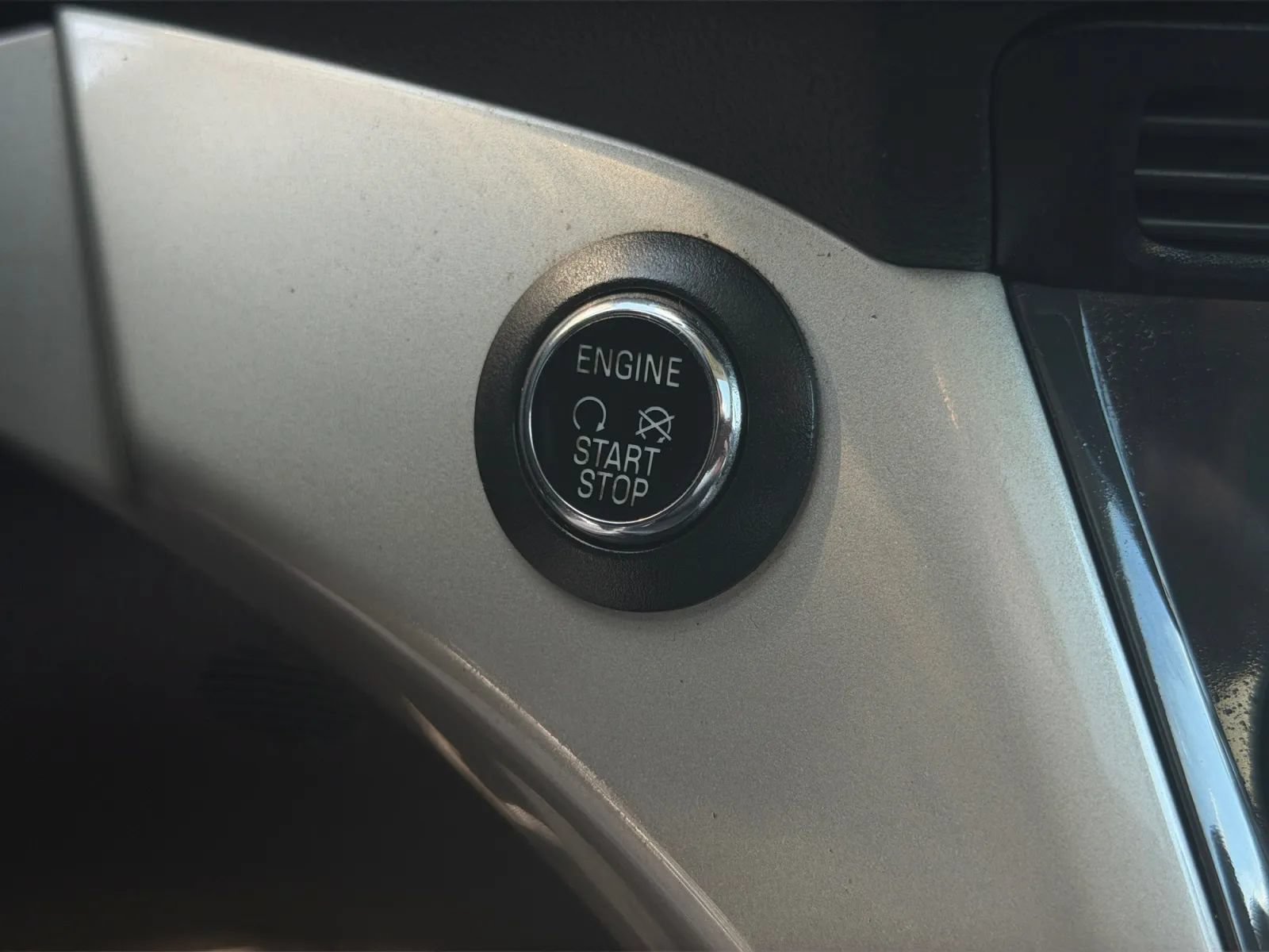 Used 2013 Ford C-MAX SEL FWD image 33