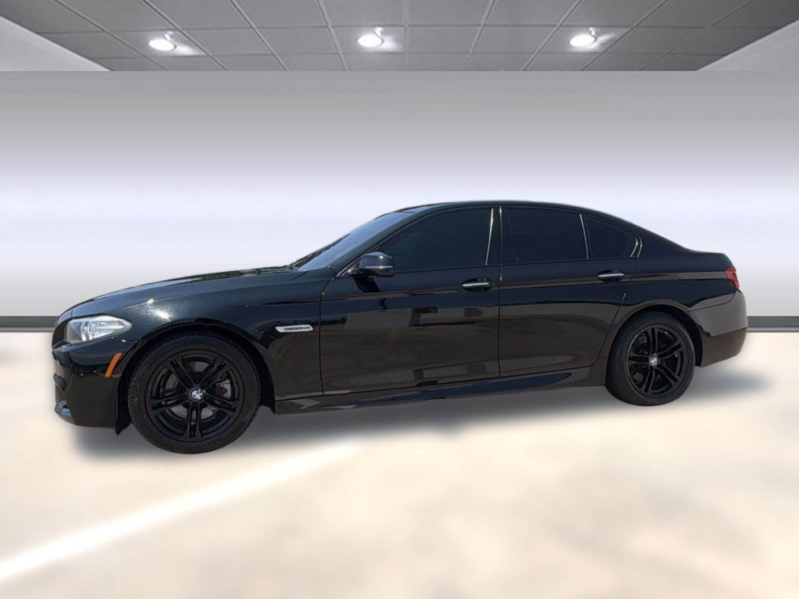 Used 2016 BMW 528i xDrive Sedan w/ M Sport AWD/4WD image 2