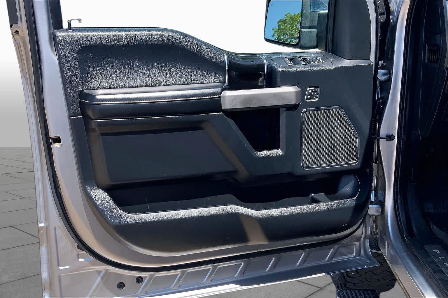 Used 2020 Ford F150 Platinum w/ Equipment Group 701A Luxury AWD/4WD image 21