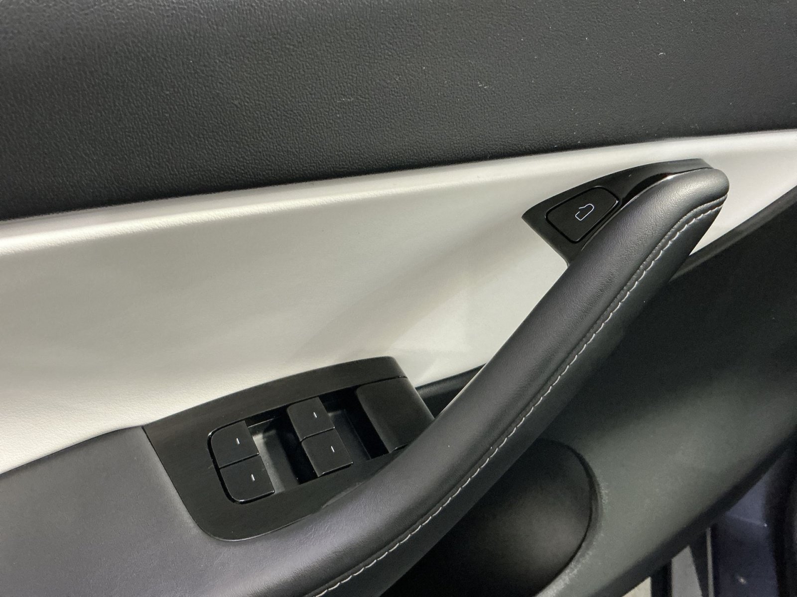 Used 2020 Tesla Model Y Long Range AWD/4WD image 16