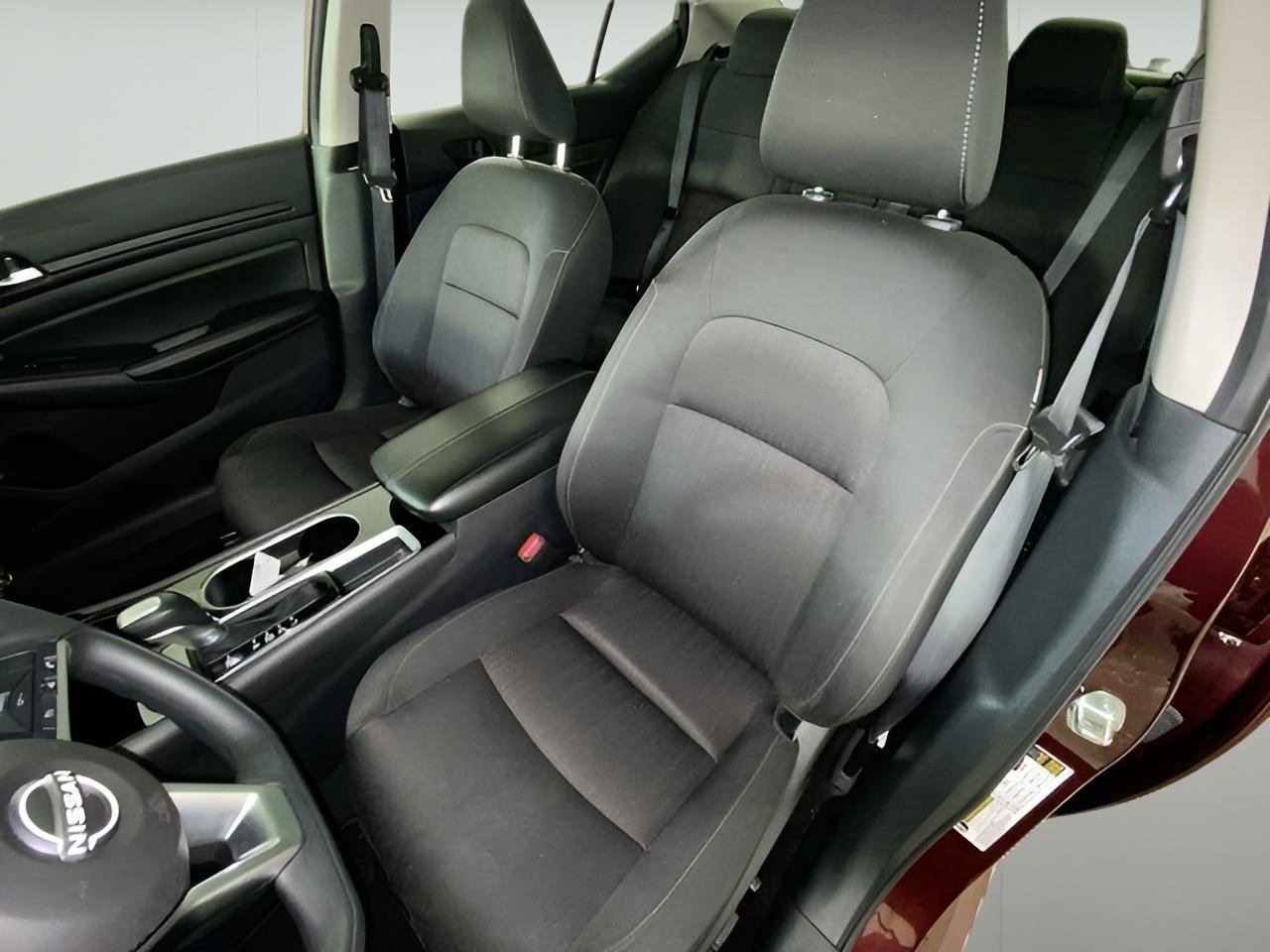 Used 2024 Nissan Altima 2.5 SV FWD image 13
