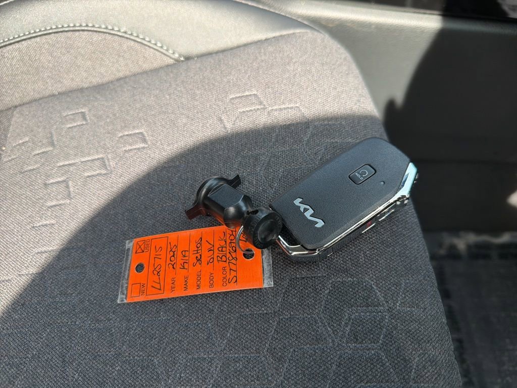 Certified 2025 Kia Seltos S image 32