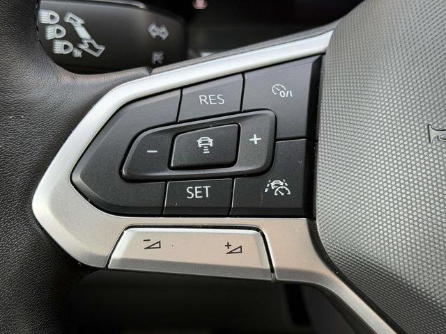 Certified 2023 Volkswagen Jetta SE w/ Panoramic Sunroof Package FWD image 23