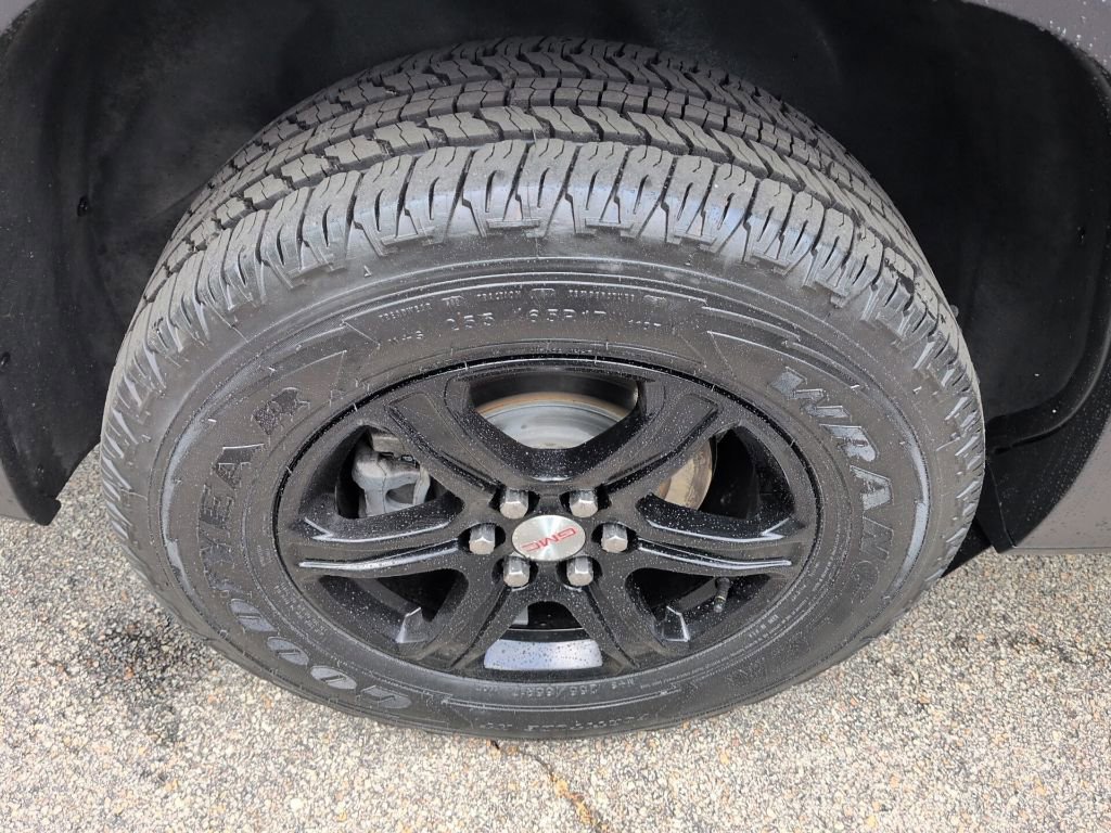 Used 2023 GMC Acadia AT4 w/ Trailering Package AWD/4WD image 16