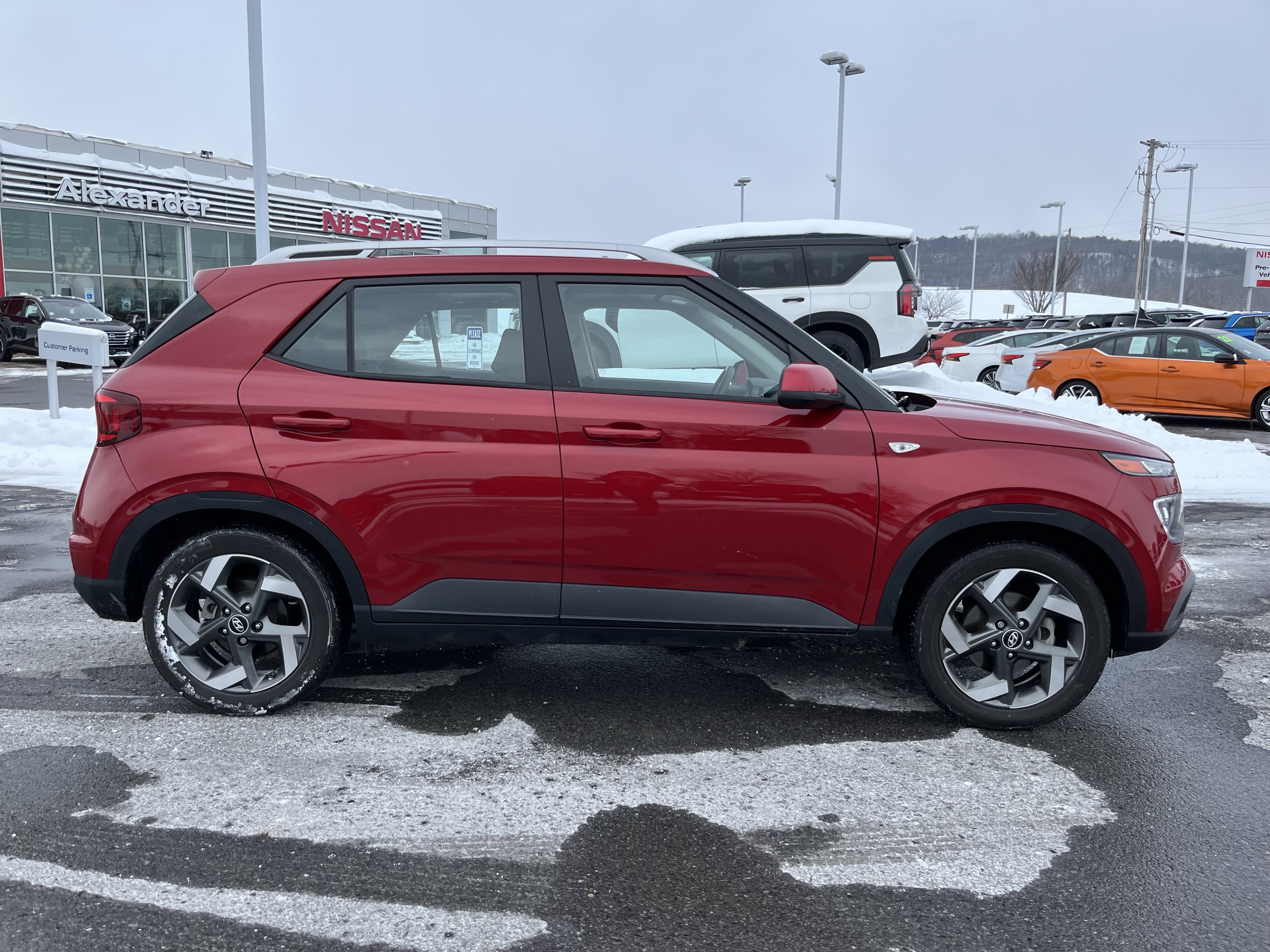 Used 2022 Hyundai Venue SEL image 44