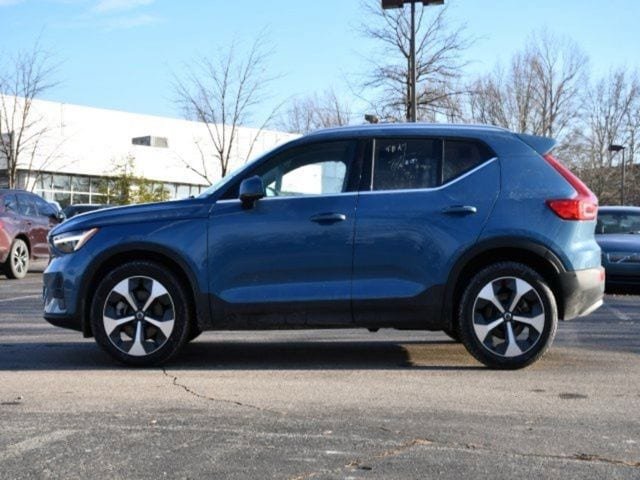 Certified 2025 Volvo XC40 B5 Plus AWD/4WD image 4