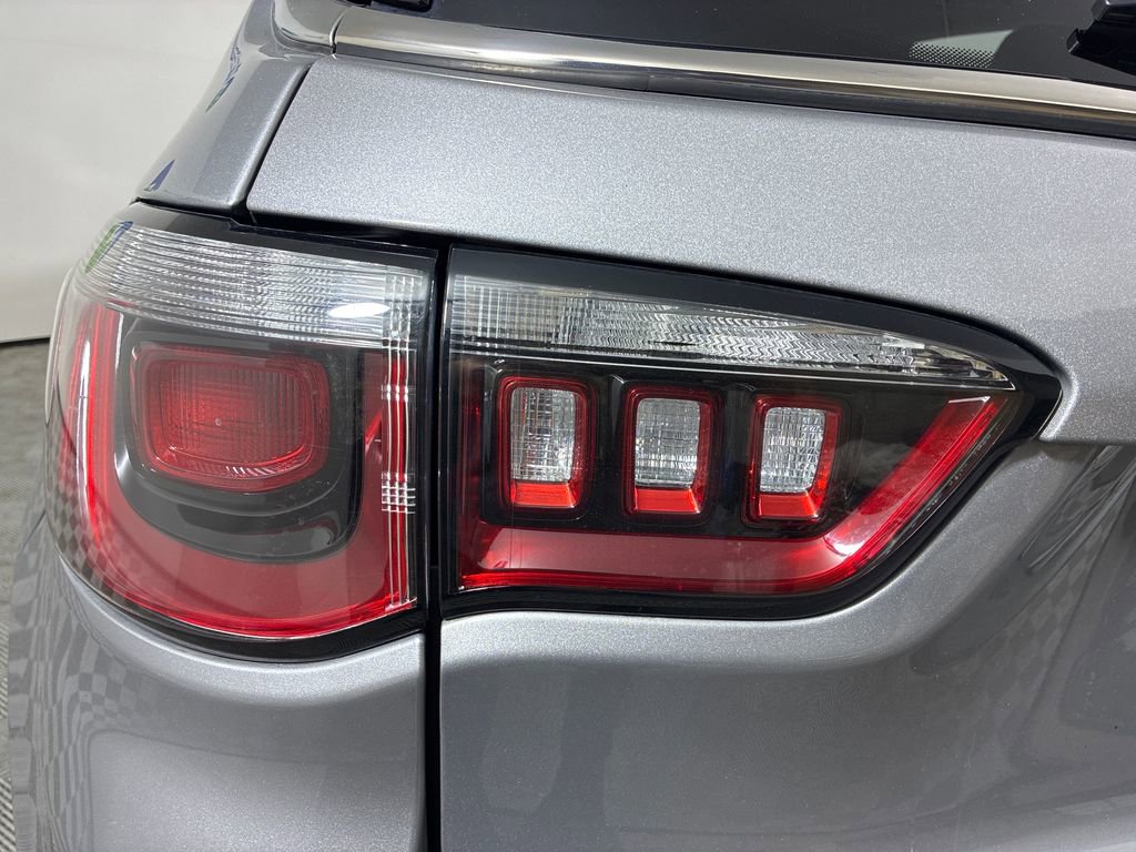 Used 2020 Jeep Compass Latitude image 8