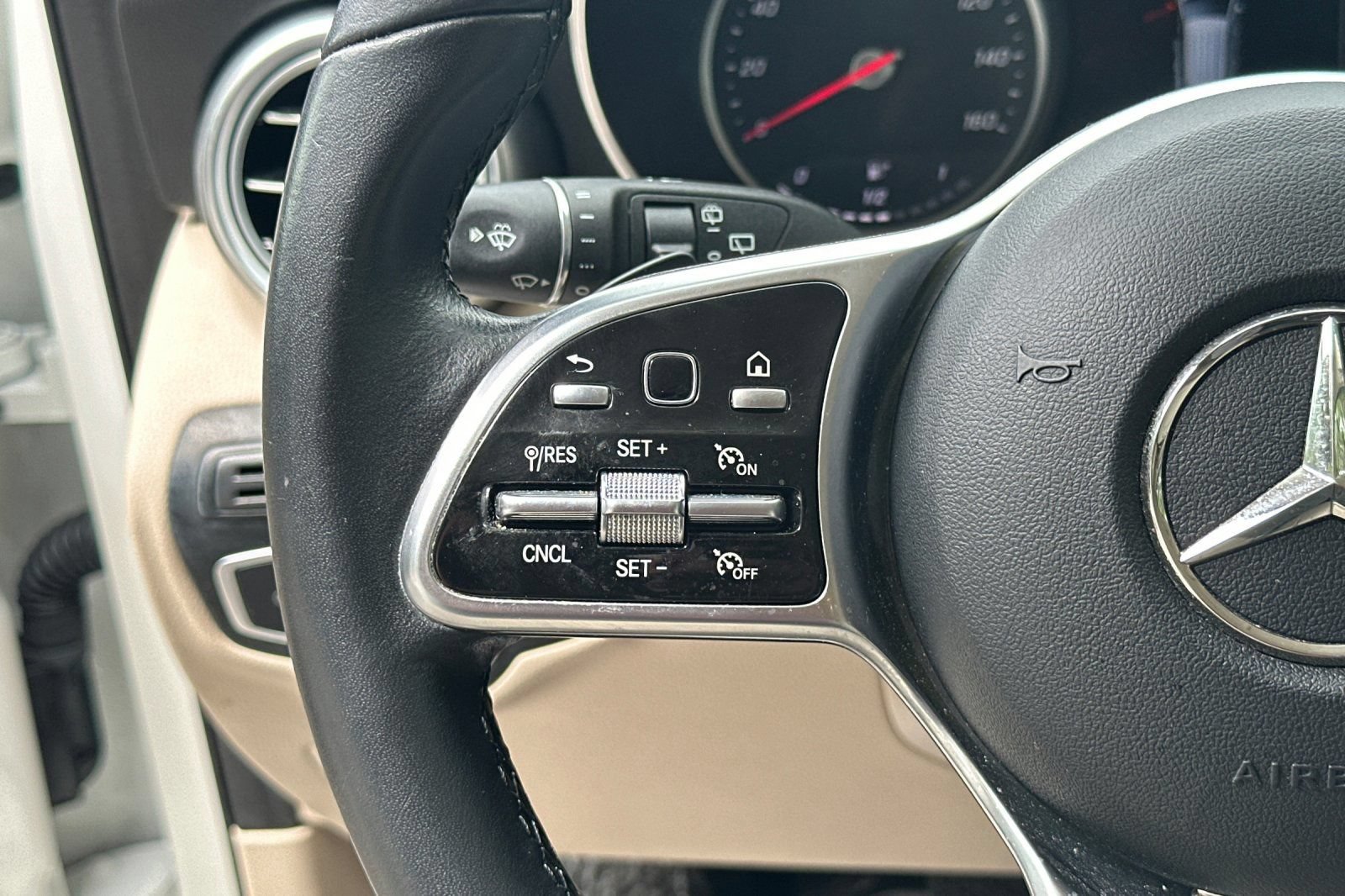 Used 2021 Mercedes-Benz GLC 300 4MATIC image 31