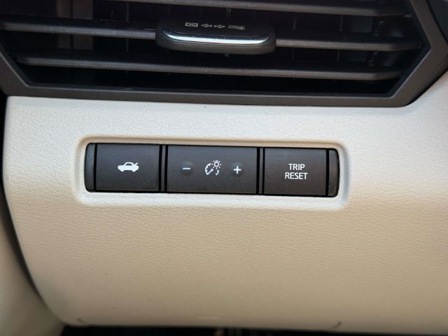 Used 2025 Nissan Altima 2.5 SV FWD image 25