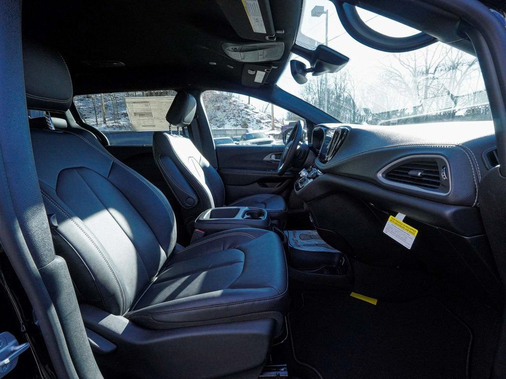 New 2026 Chrysler Pacifica Select FWD image 38