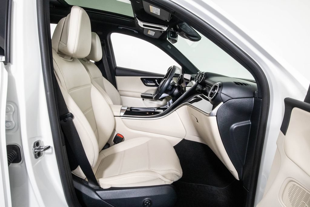 Used 2025 Mercedes-Benz GLC 300 image 11
