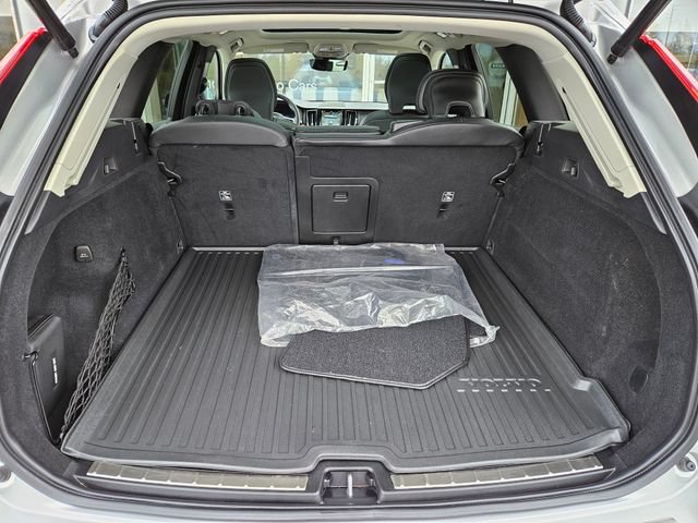 Certified 2023 Volvo XC60 B6 Ultimate w/ Protection Package Premier AWD/4WD image 12
