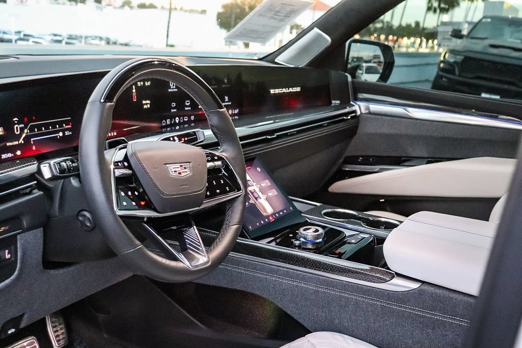 Used 2025 Cadillac Escalade V AWD/4WD image 23
