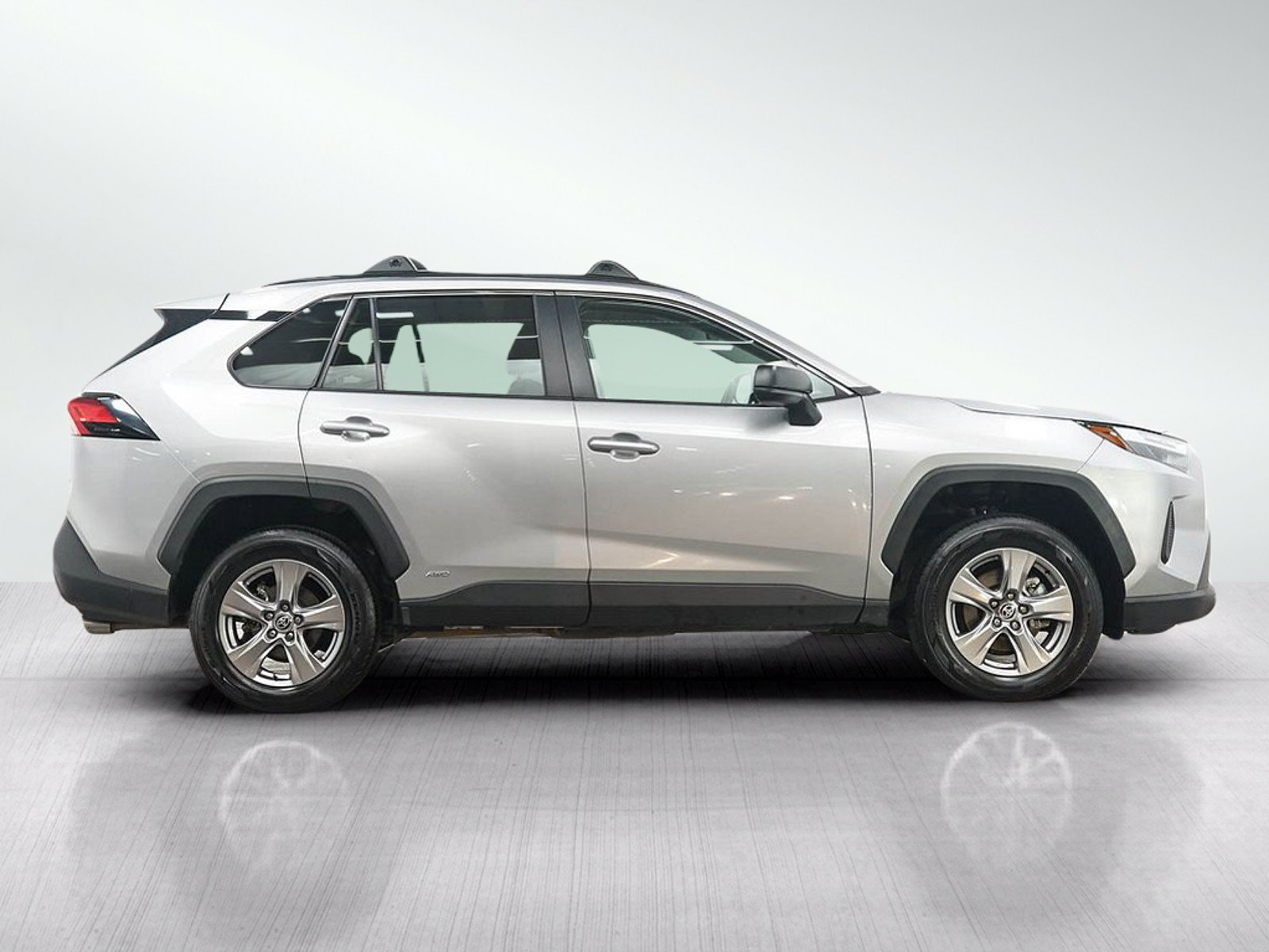 Used 2025 Toyota RAV4 LE AWD/4WD image 6