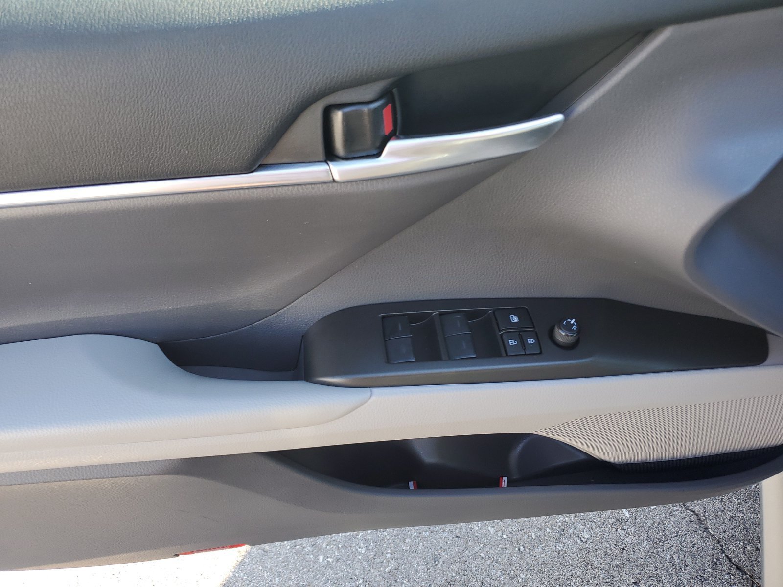 Used 2024 Toyota Camry LE FWD image 19