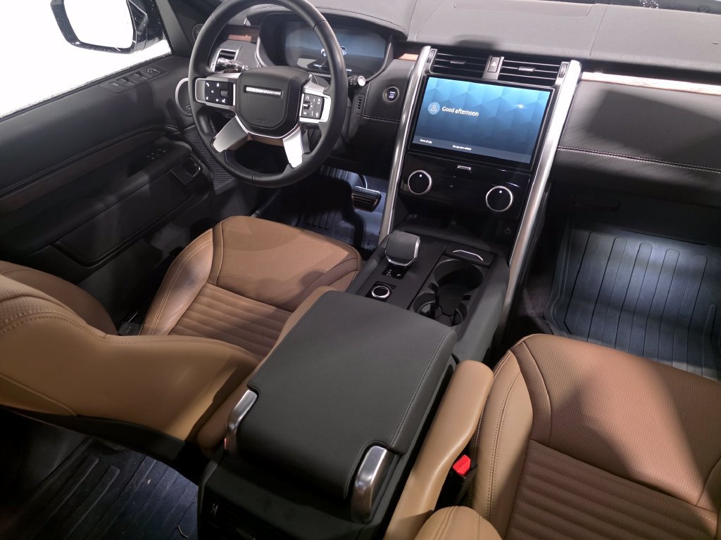Certified 2025 Land Rover Discovery Dynamic SE AWD/4WD image 13