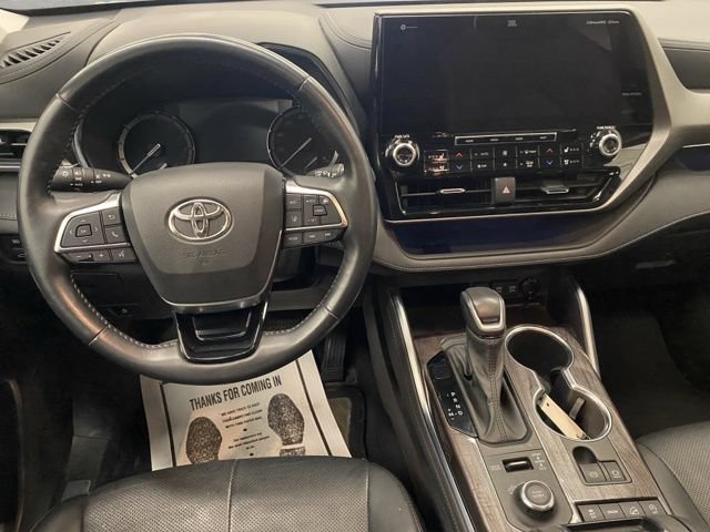 Used 2021 Toyota Highlander Limited AWD/4WD image 2