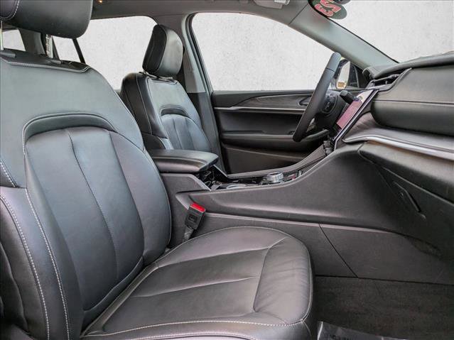 Used 2023 Jeep Grand Cherokee Limited w/ Black Appearance Package image 20