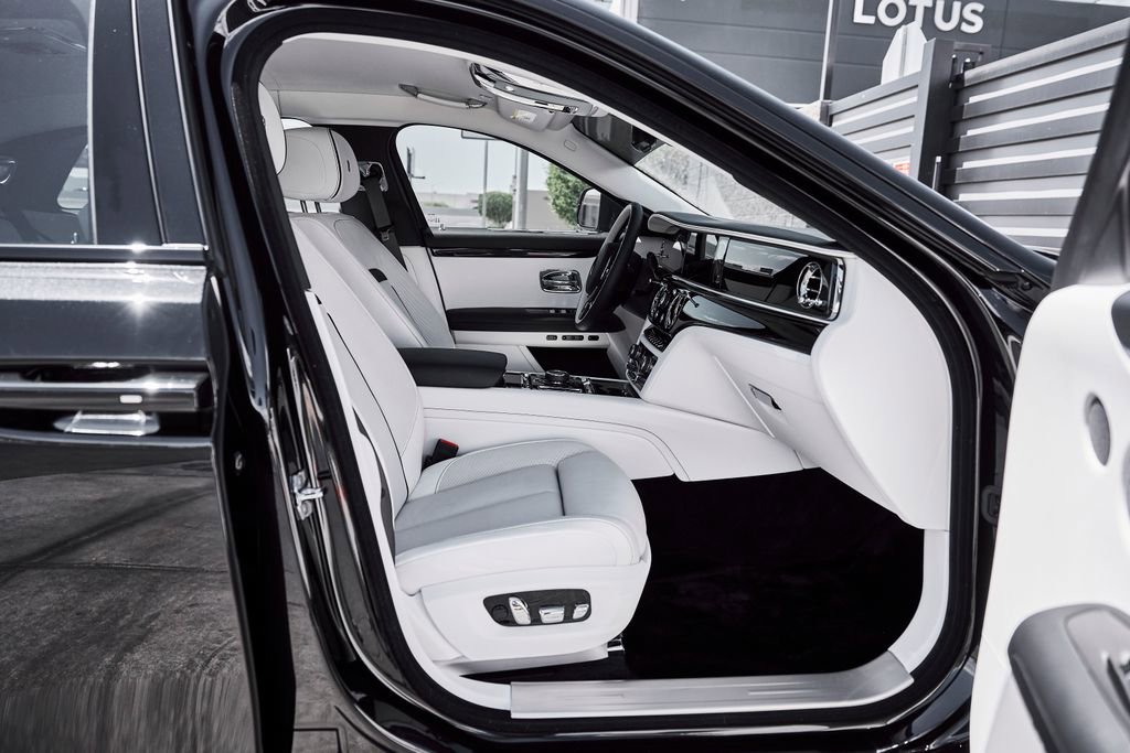 Used 2026 Rolls-Royce Ghost AWD/4WD image 23
