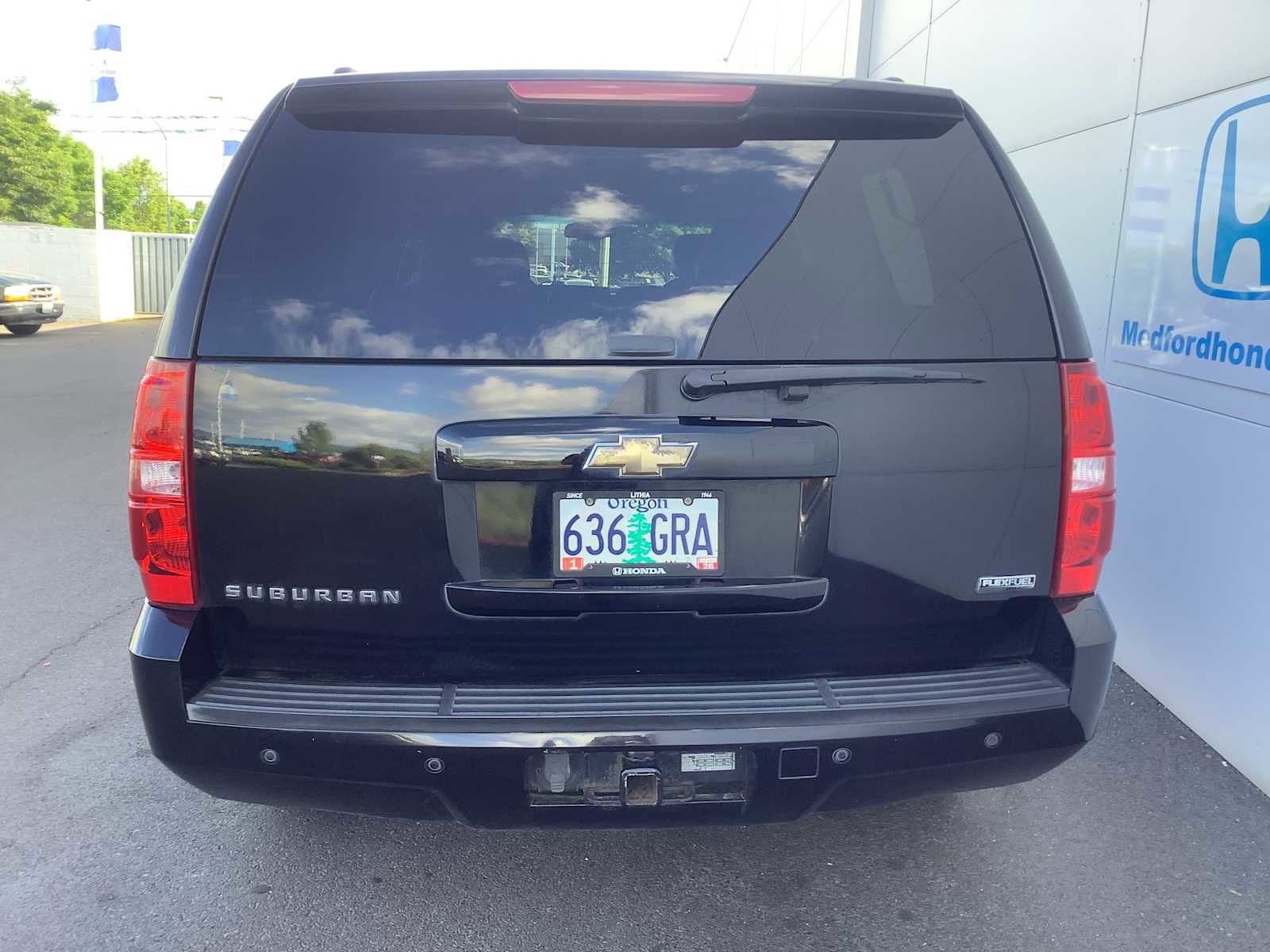 Used 2011 Chevrolet Suburban LT w/ Luxury Package AWD/4WD image 5
