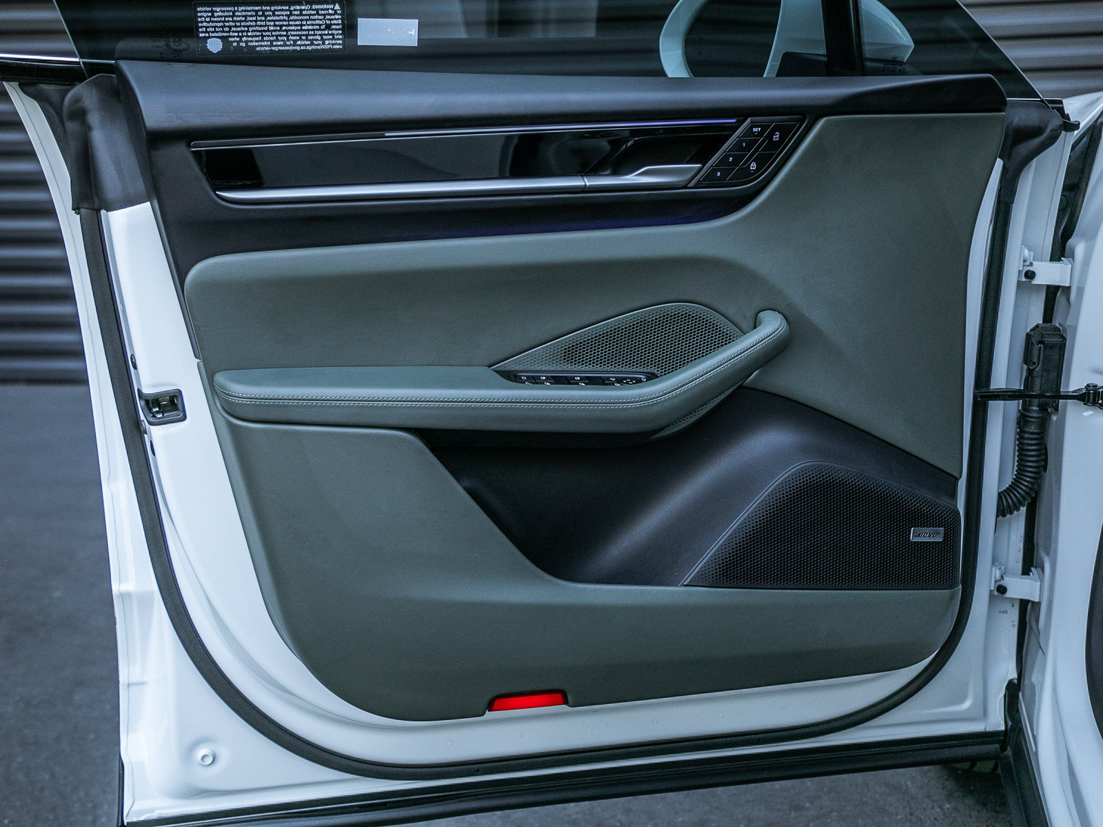 Certified 2025 Porsche Macan 4S Electric AWD/4WD image 17