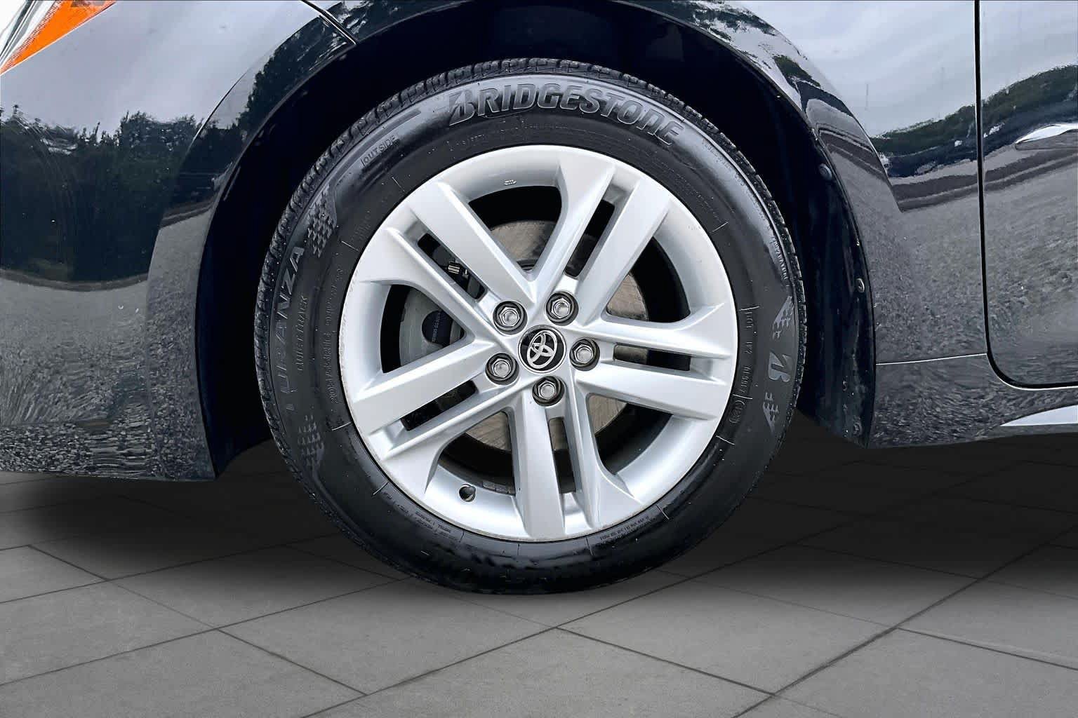 Used 2019 Toyota Corolla SE w/ SE Option Package FWD image 11