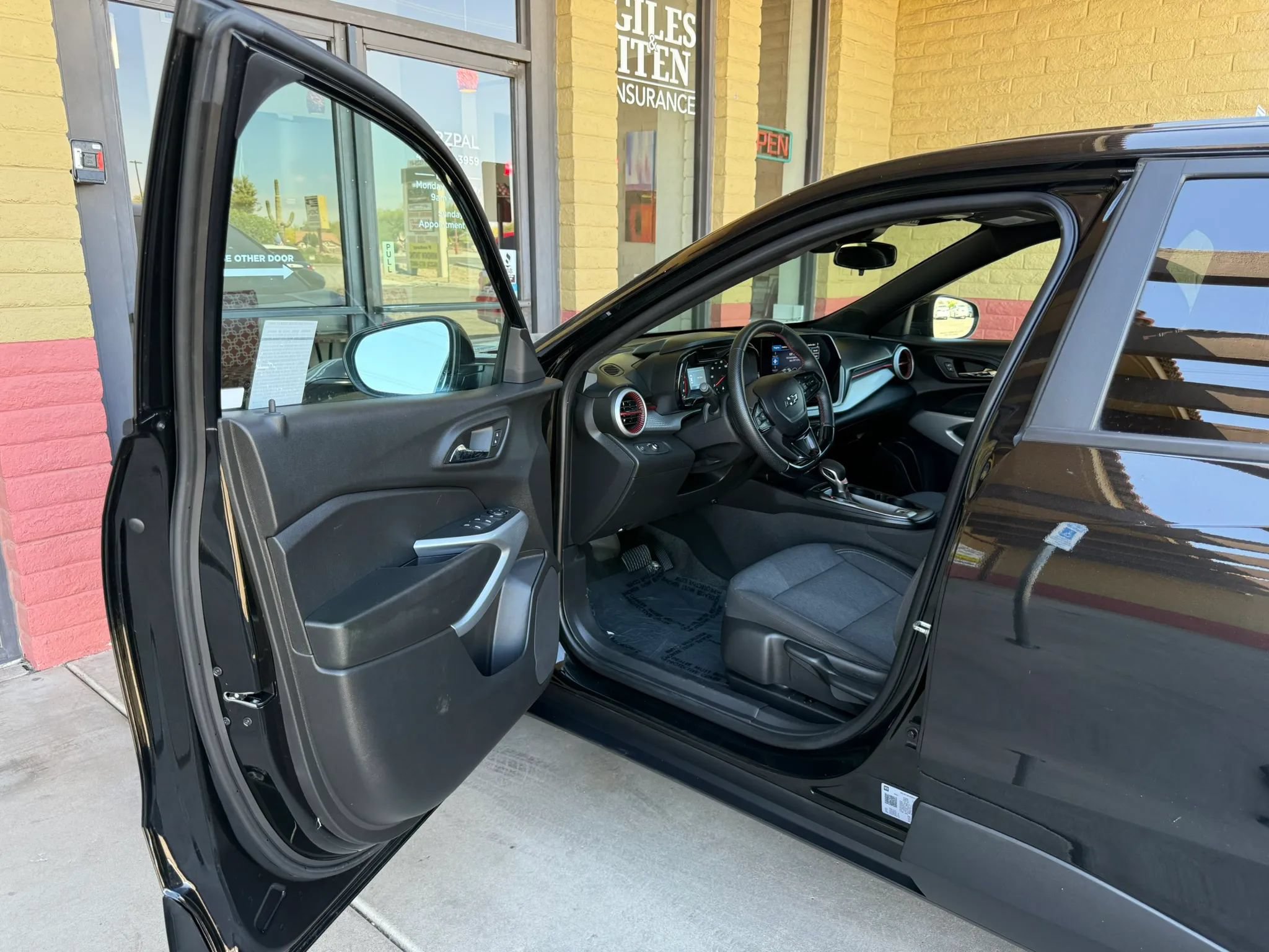 Used 2024 Chevrolet Trax RS FWD image 15