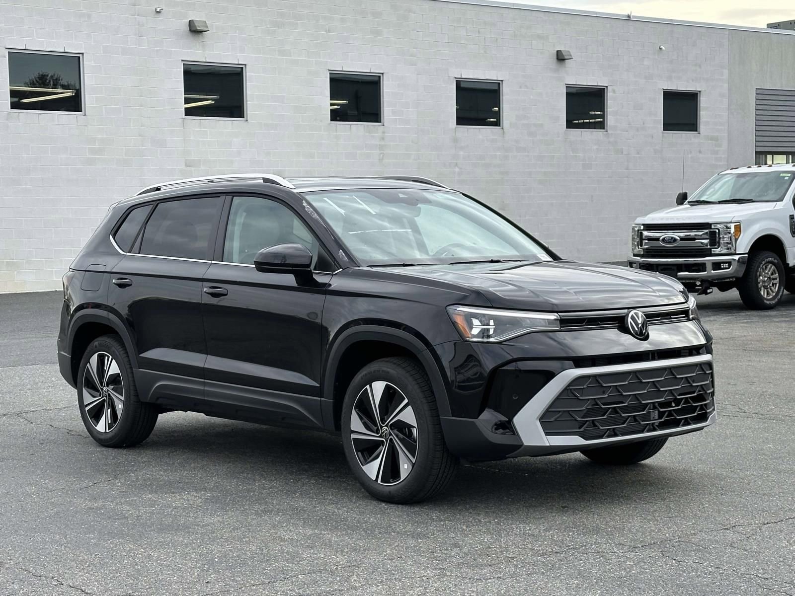 New 2026 Volkswagen Taos SE image 8