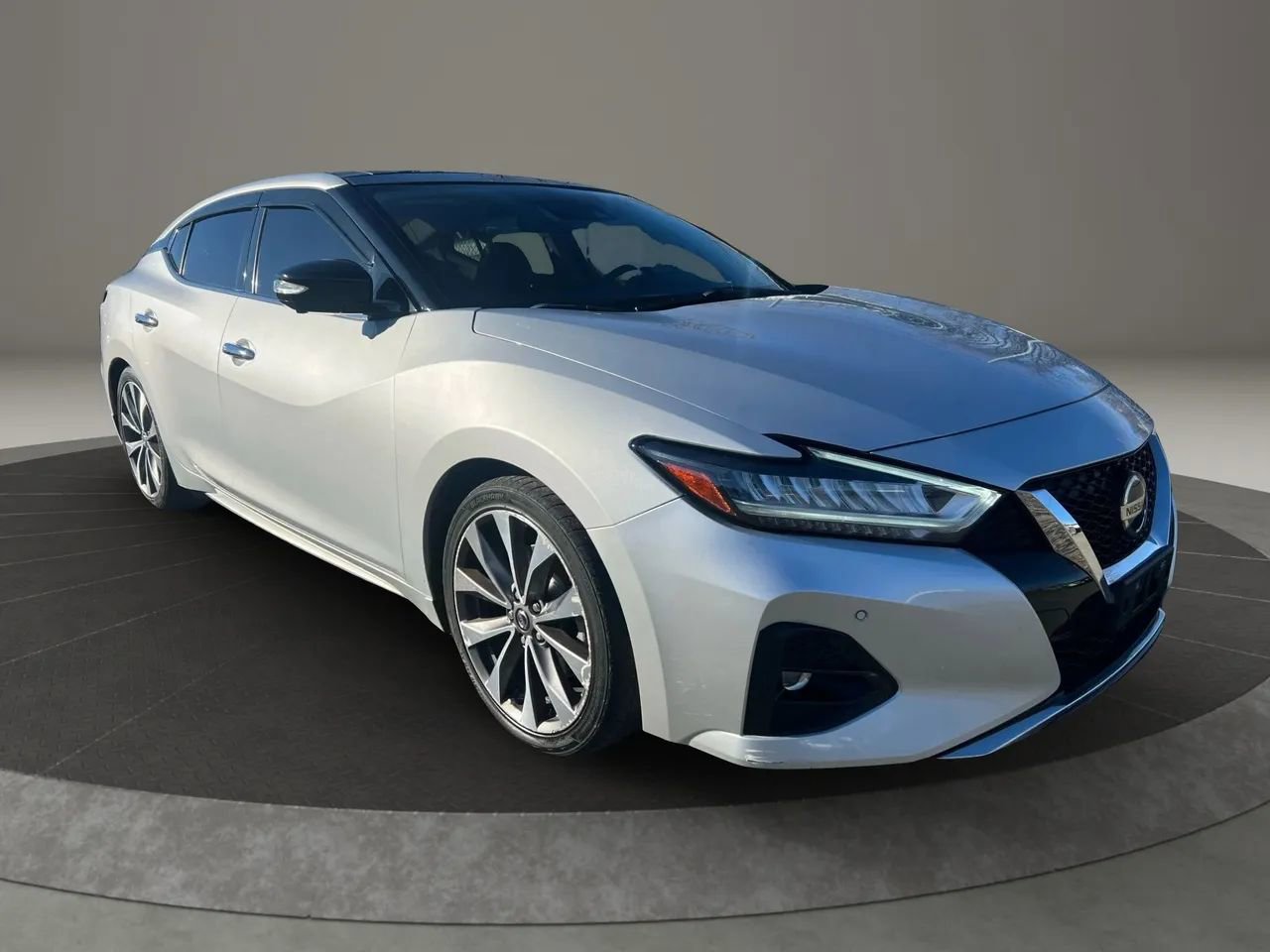 Used 2019 Nissan Maxima Platinum w/ Illumination Package FWD image 3