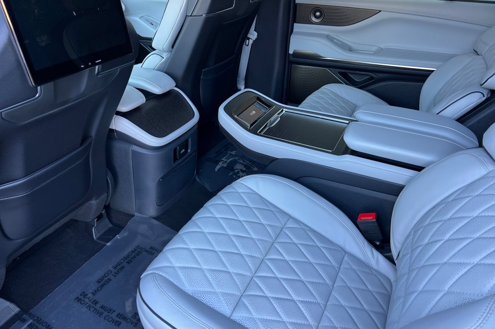 New 2026 Lincoln Navigator L Black Label AWD/4WD image 9