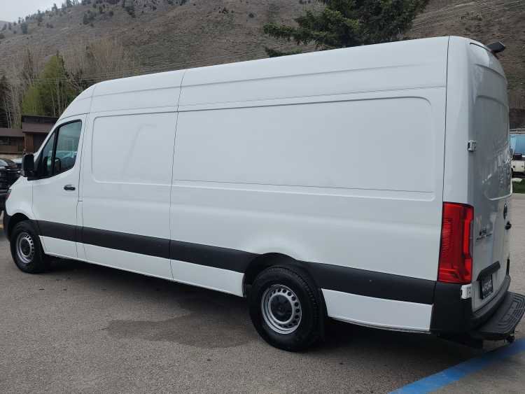 Used 2021 Mercedes-Benz Sprinter 2500 image 7