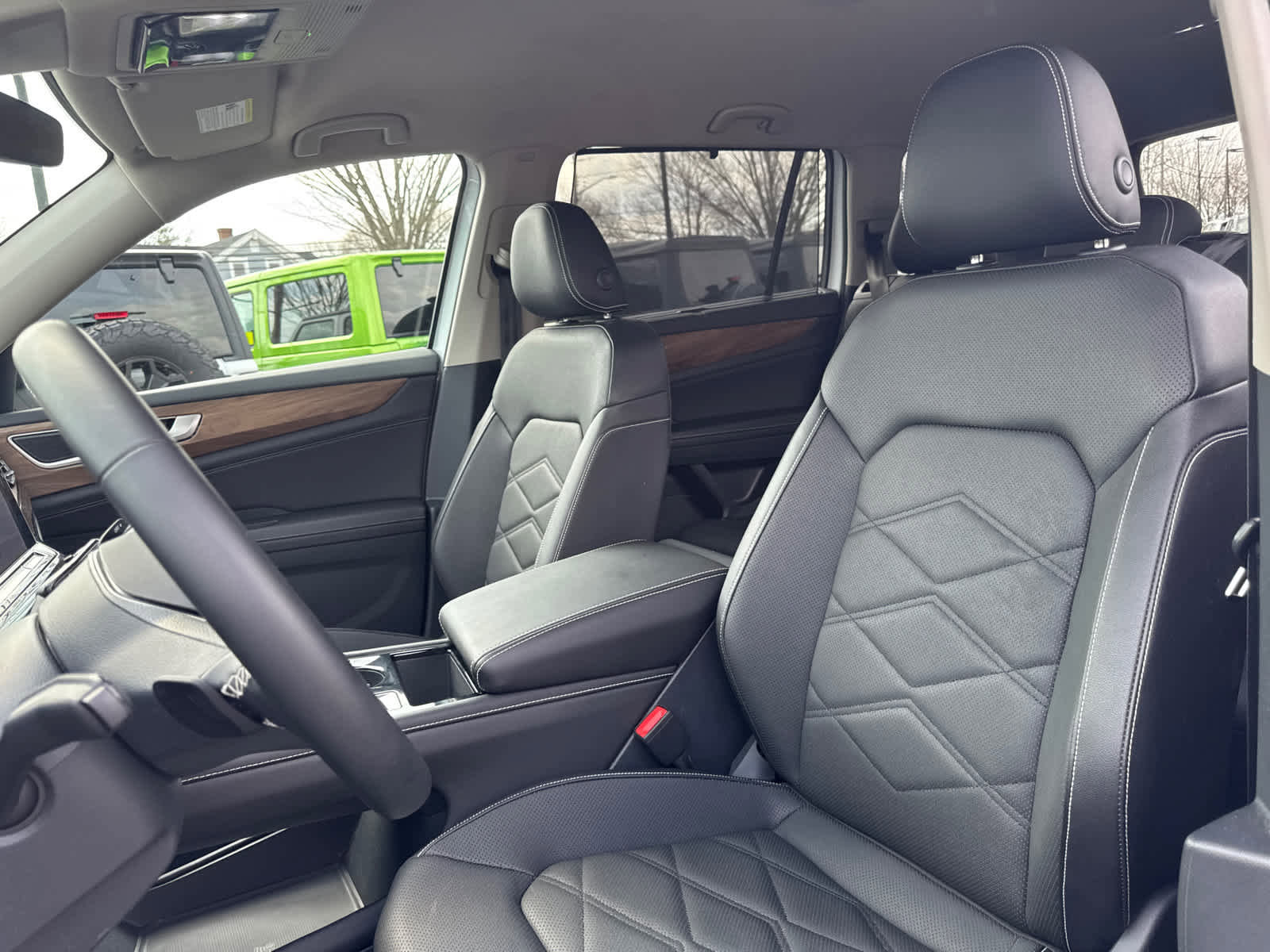 Used 2025 Volkswagen Atlas SE AWD/4WD image 13