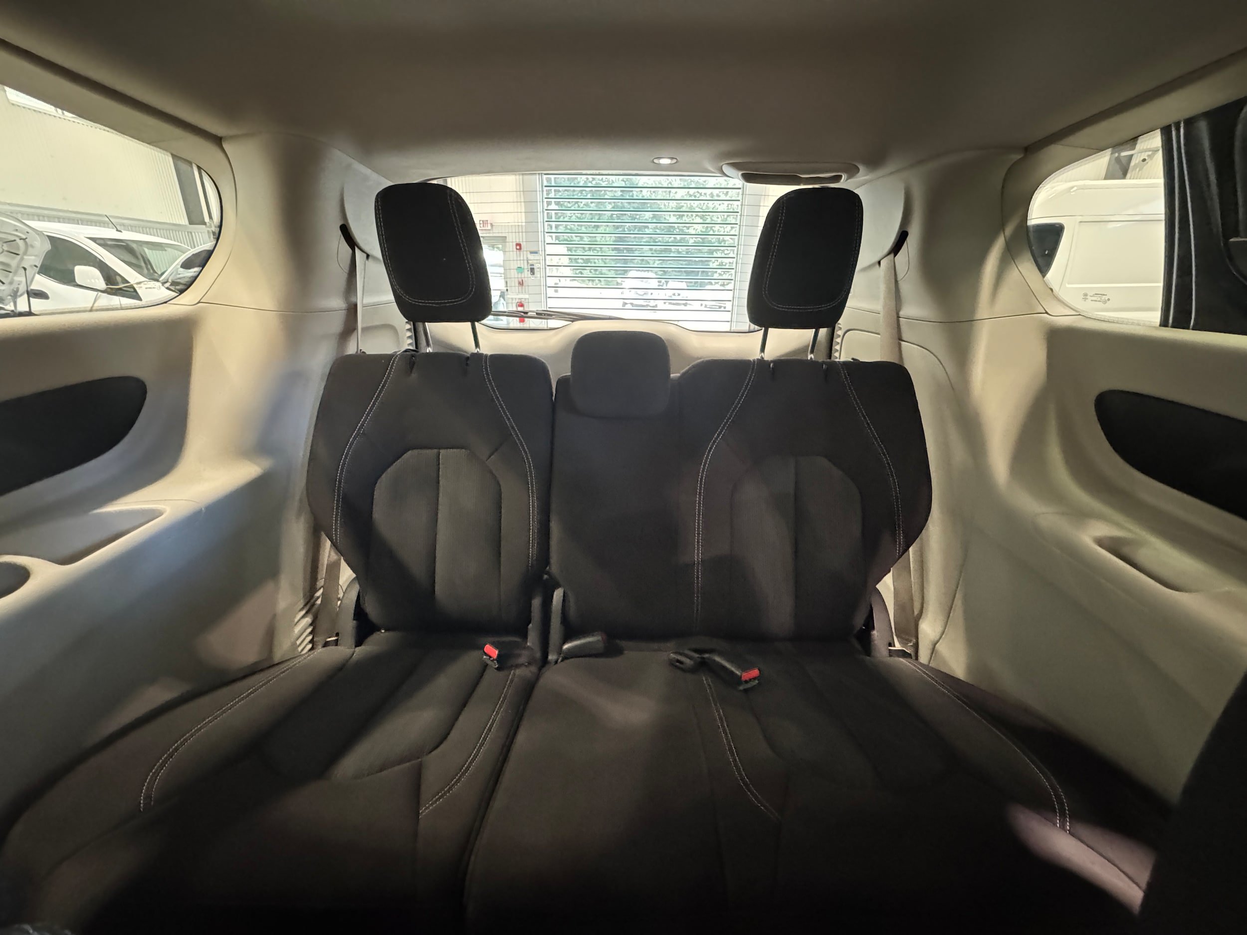 Used 2022 Chrysler Voyager LX FWD image 11