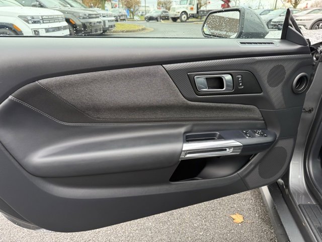 Used 2025 Ford Mustang Coupe image 12