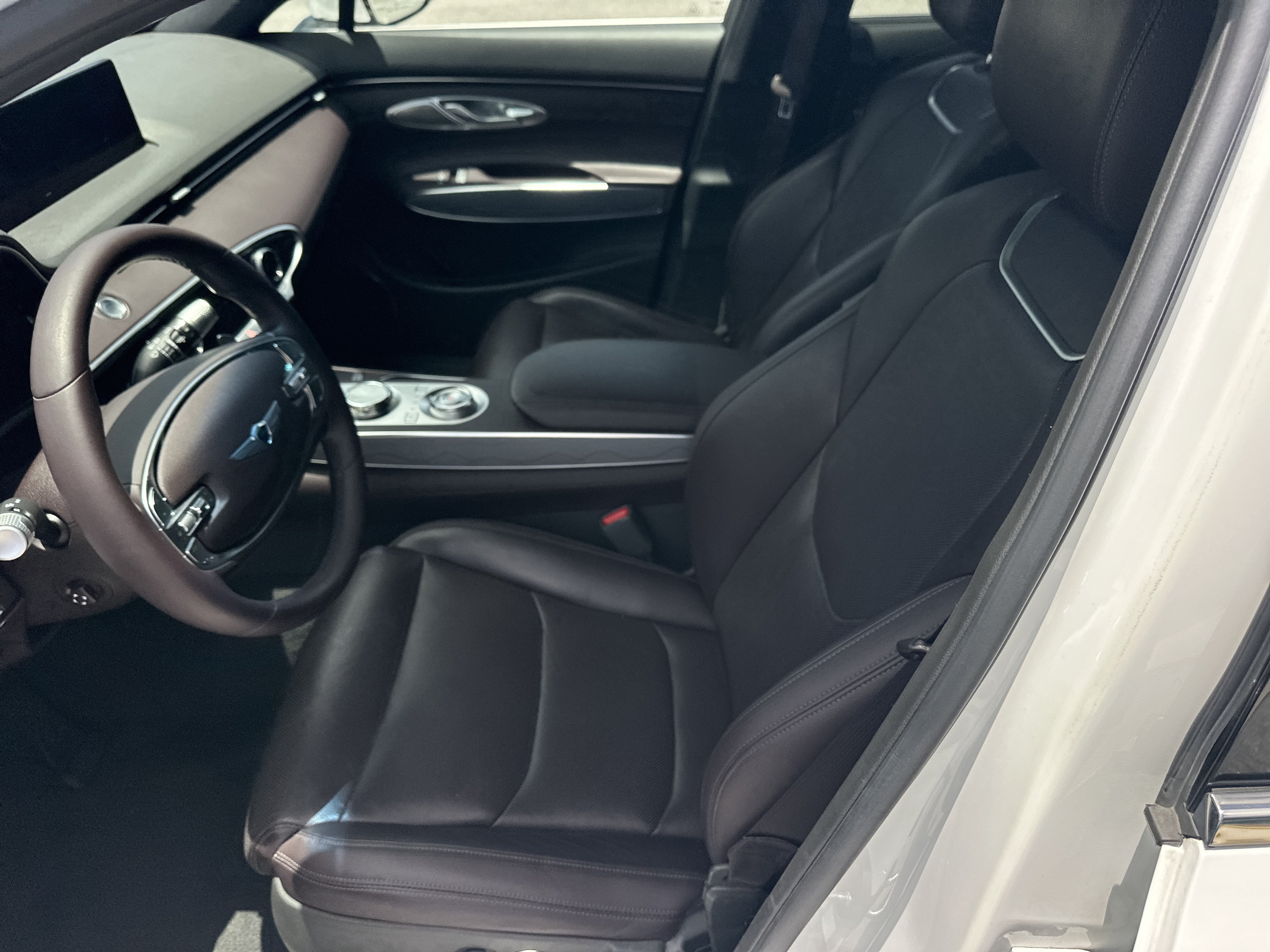 Certified 2022 Genesis GV70 2.5T w/ Advanced Package AWD/4WD image 19