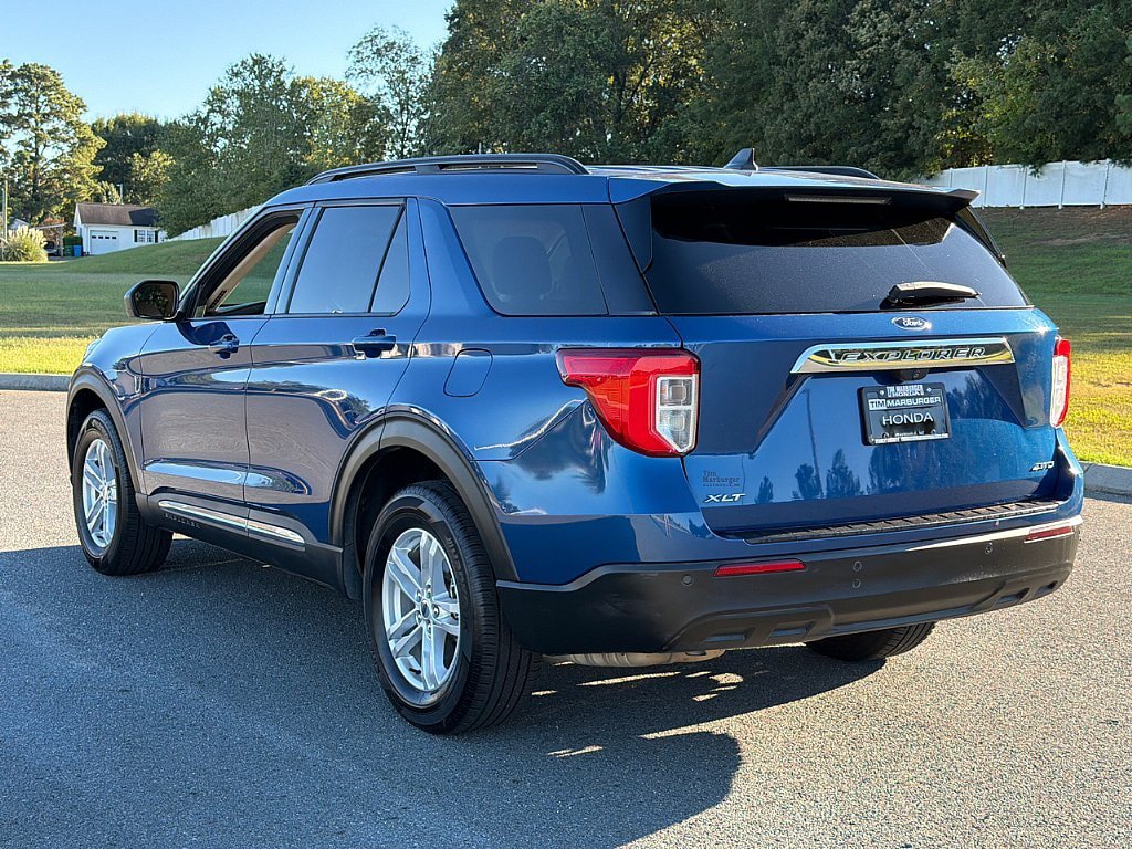 Used 2022 Ford Explorer XLT AWD/4WD image 3