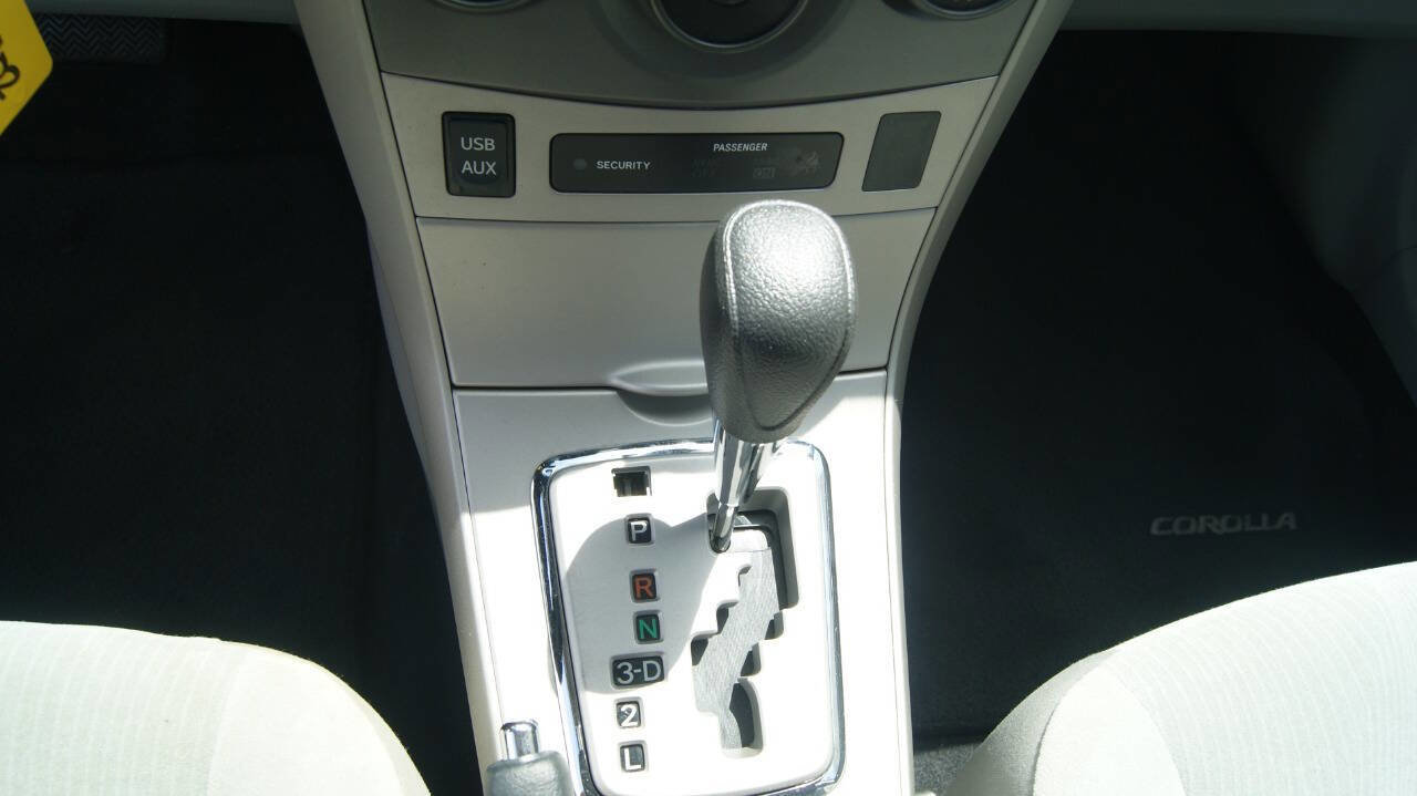 Used 2012 Toyota Corolla LE image 18